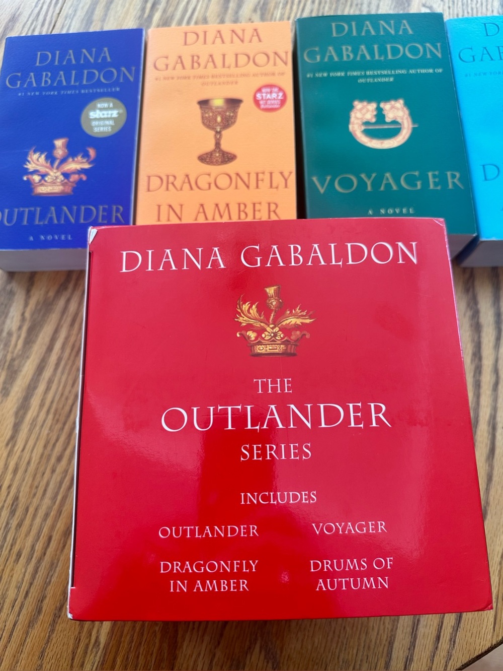 Diane Gabaldon Outlander Series Bundle: Books 1,2,3,4 Boxed Set - Picture 4 of 11